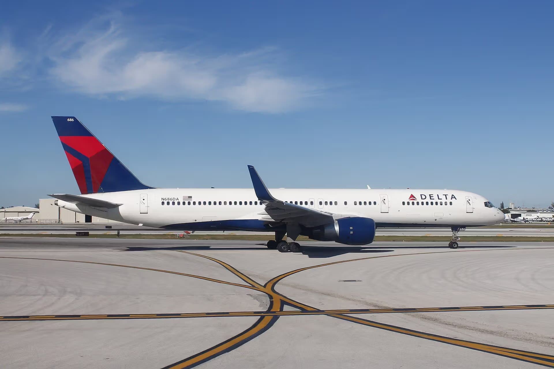 N686DA — Twin-engine aircraft