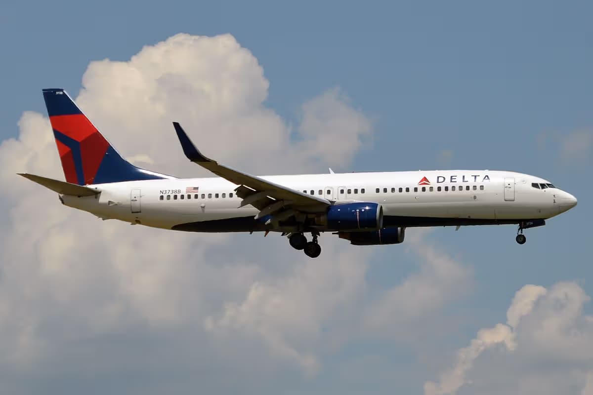 N3738B — Boeing