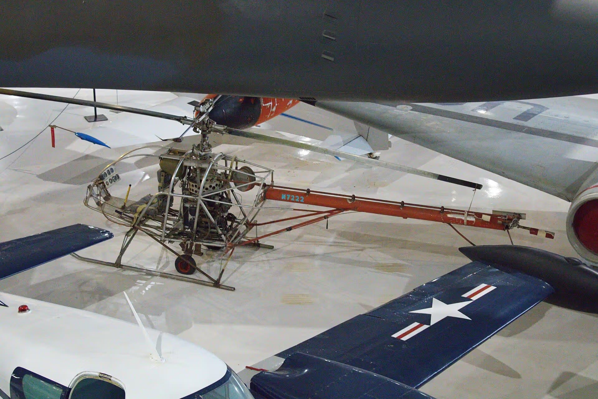 N7222 — Helicopter