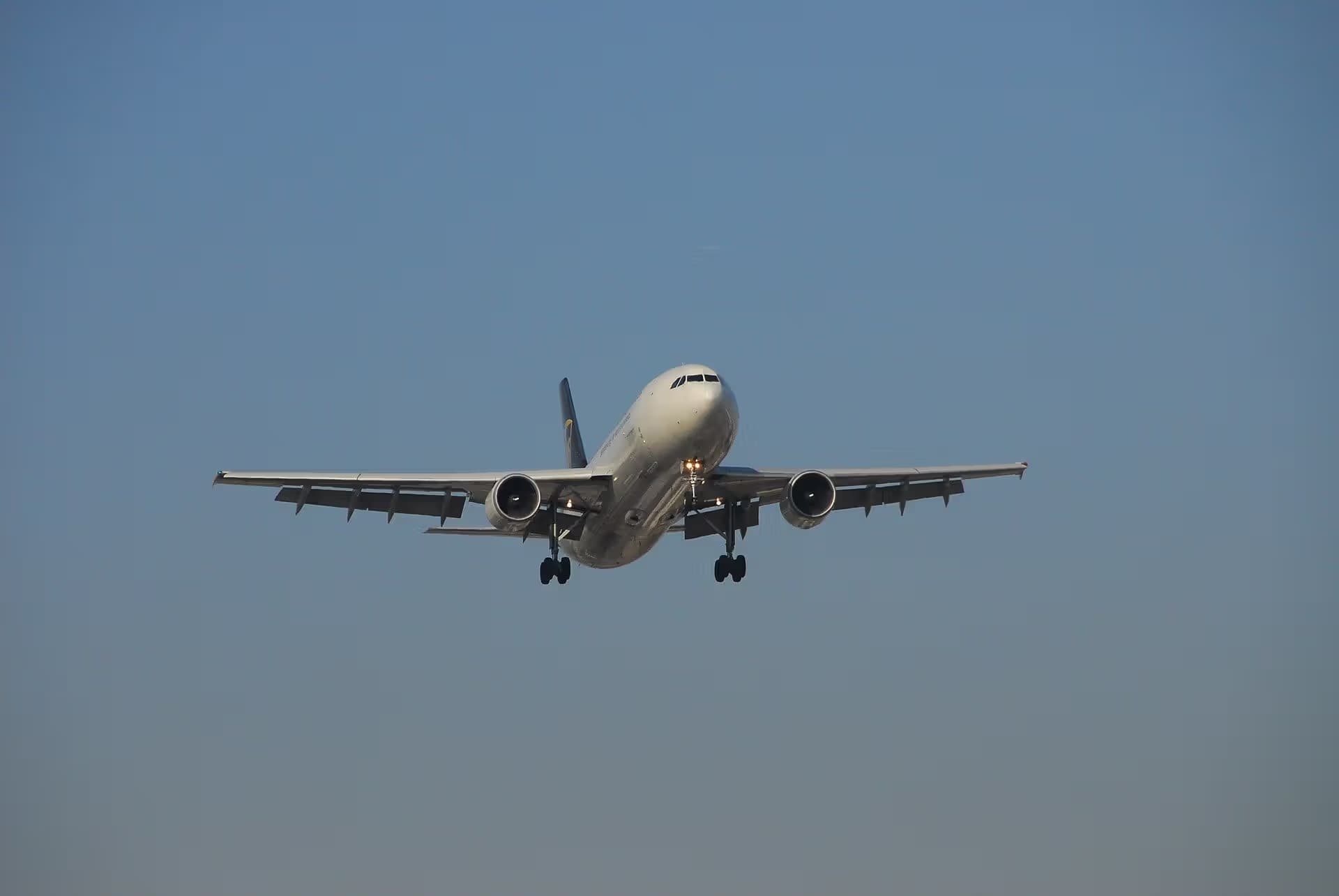 N126UP — Twin-engine aircraft