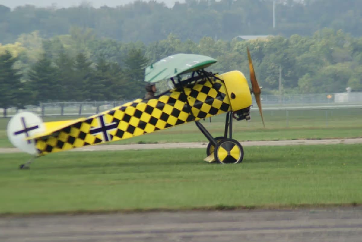 Unidentified — Single-engine aircraft