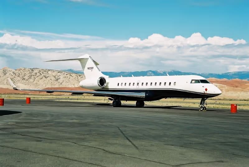 N9230F — Business jet