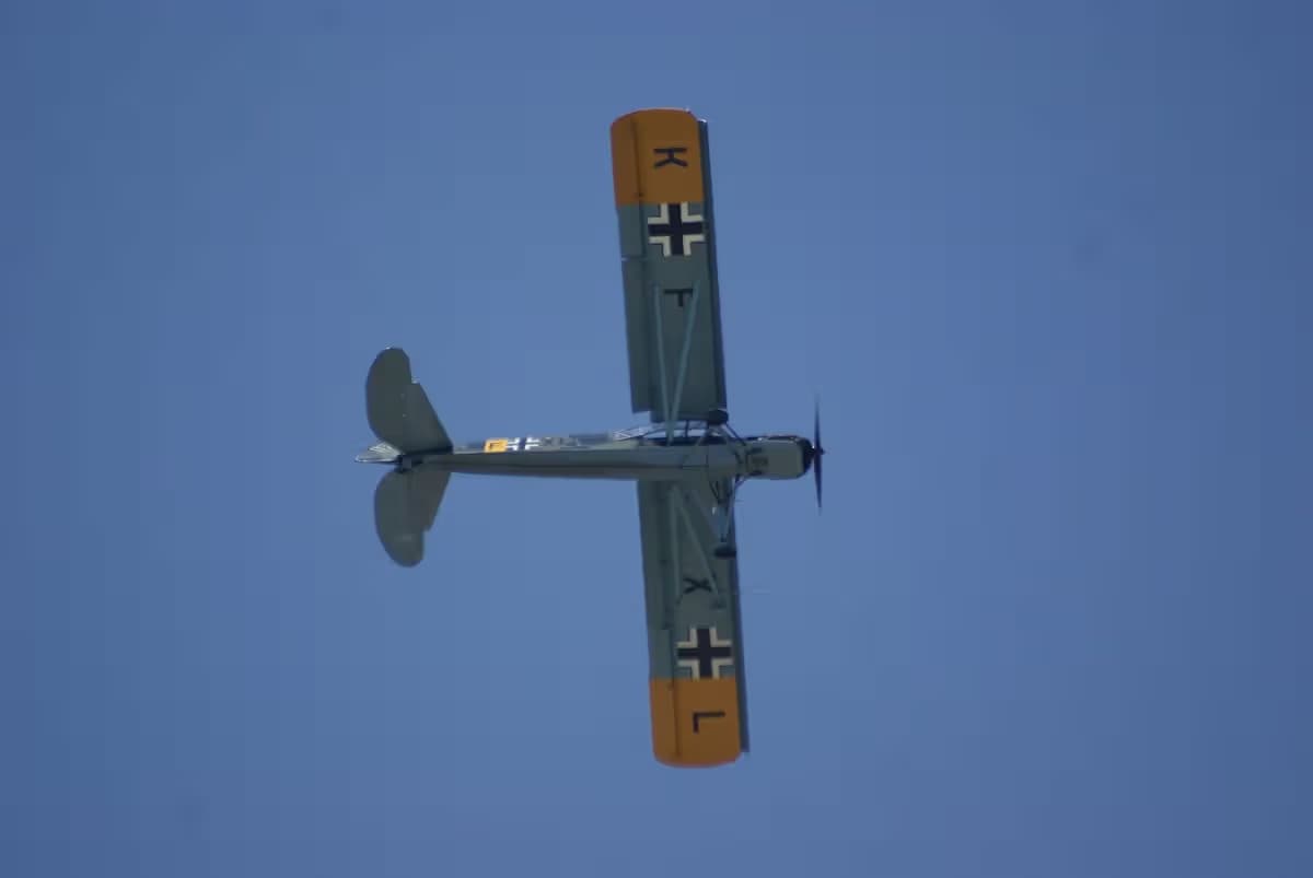 Unidentified — Single-engine aircraft