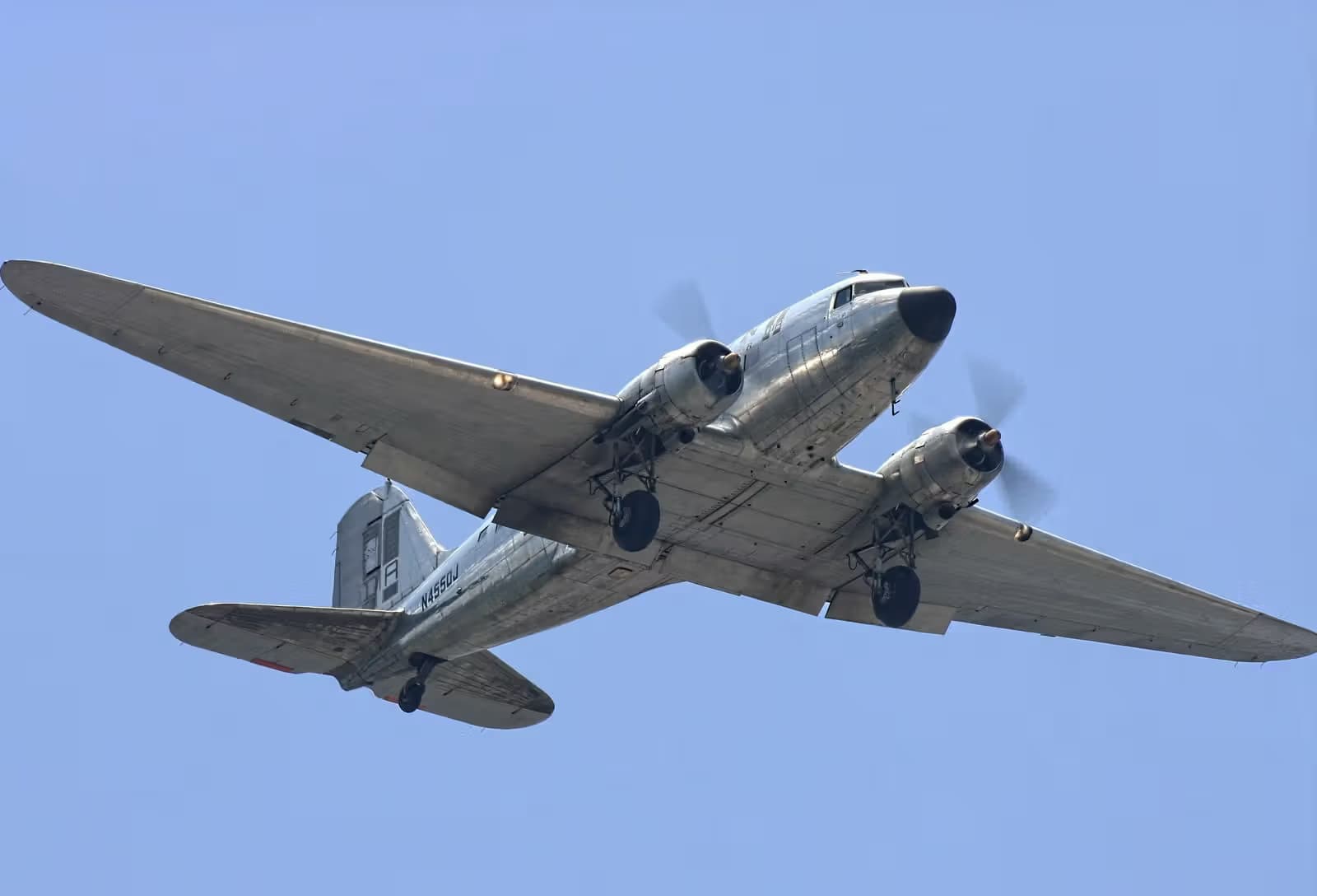 N4550J — Twin-engine aircraft