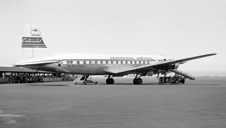 N90962 — Twin-engine aircraft