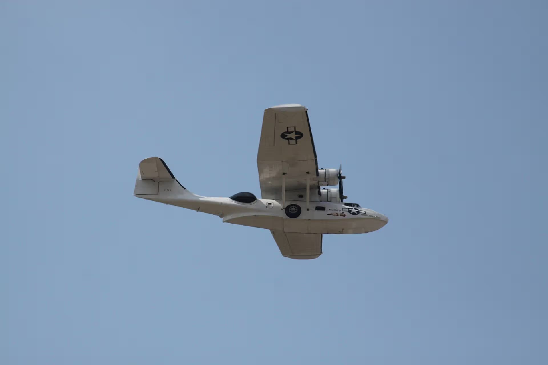Unidentified — Twin-engine aircraft