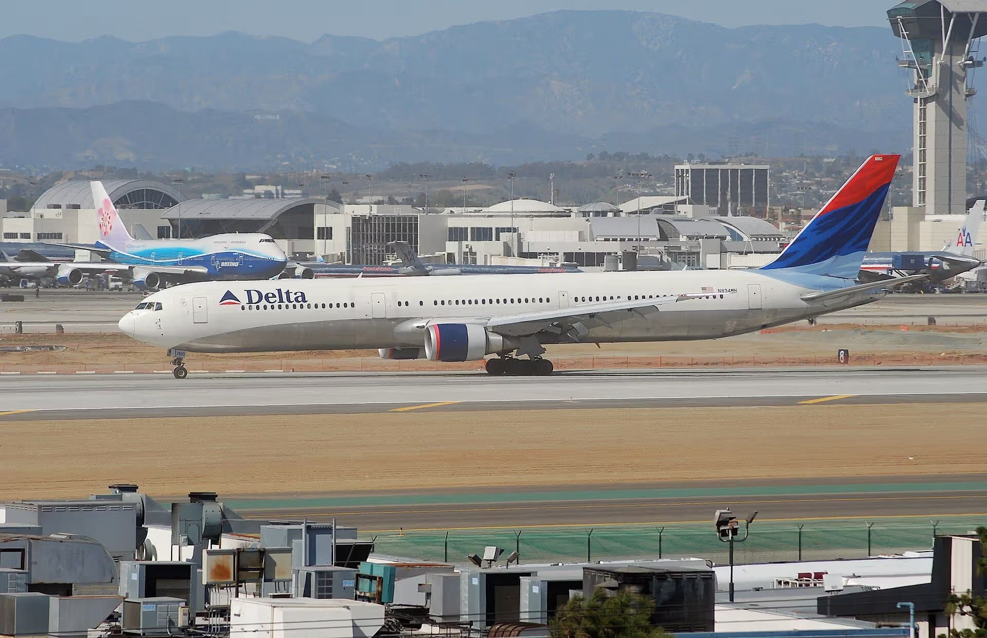 N834MH — Twin-engine aircraft