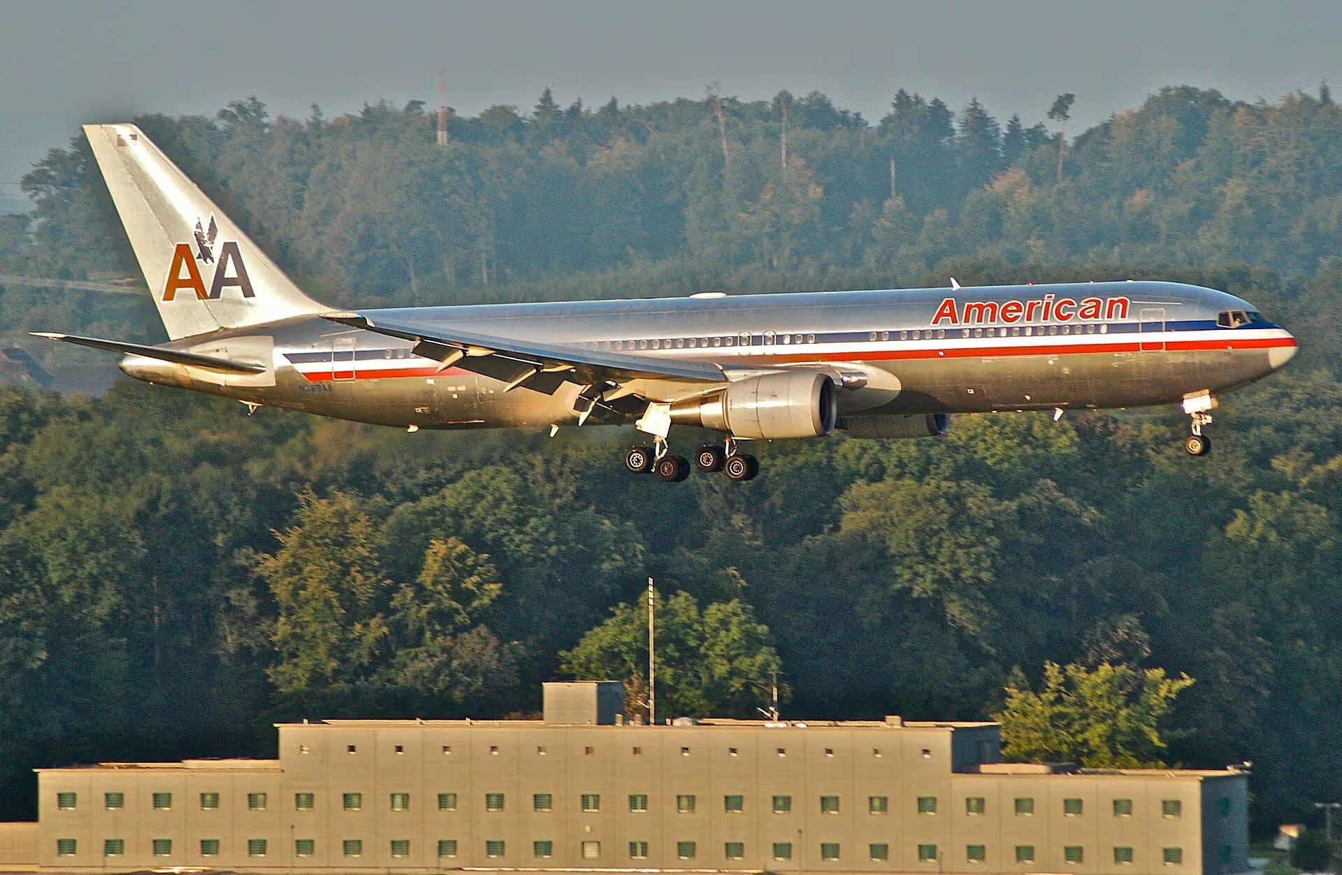 N389AA — Twin-engine aircraft