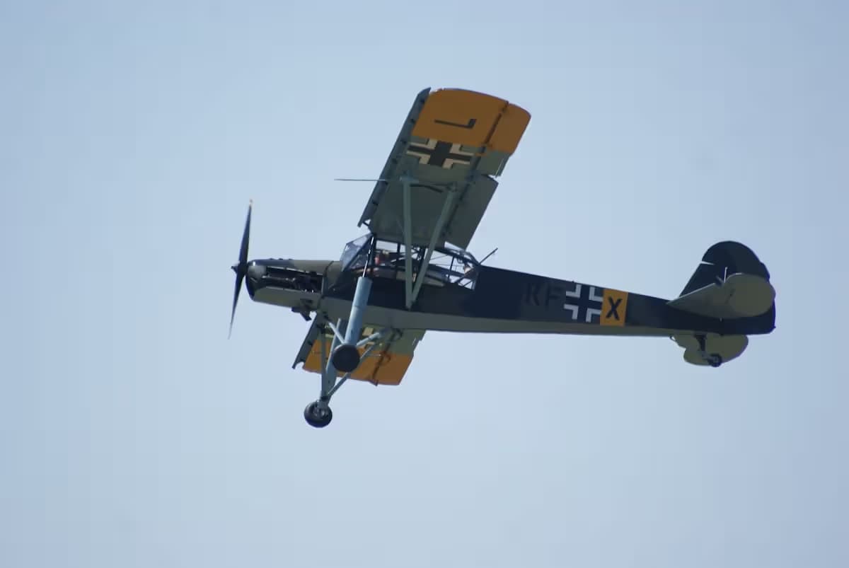 Unidentified — Single-engine aircraft
