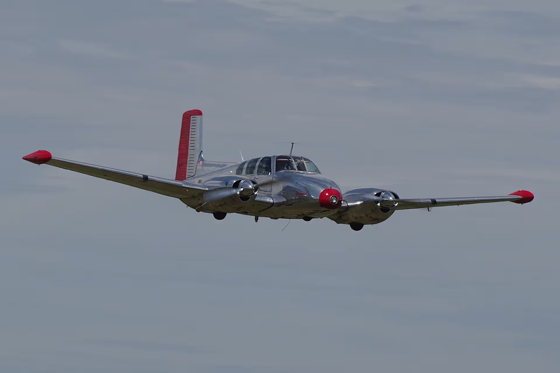 N3670B — Twin-engine aircraft