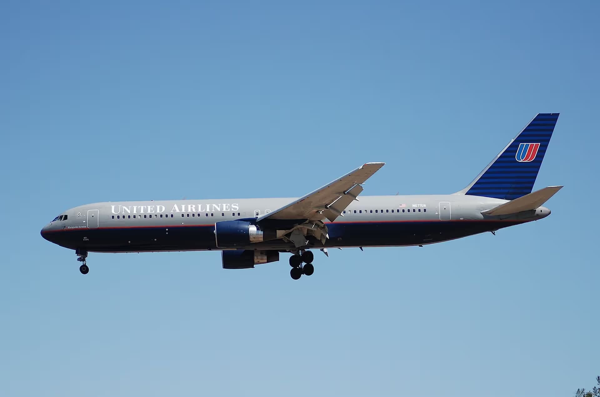 N671UA — Boeing
