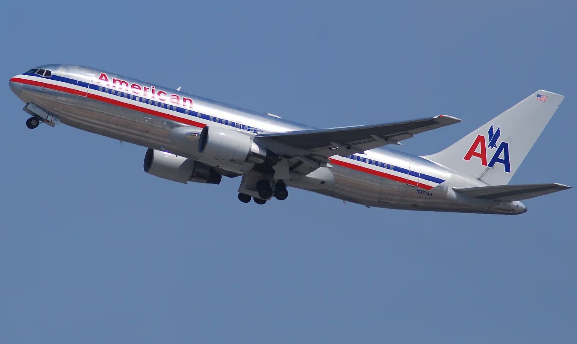 N321AA — Boeing