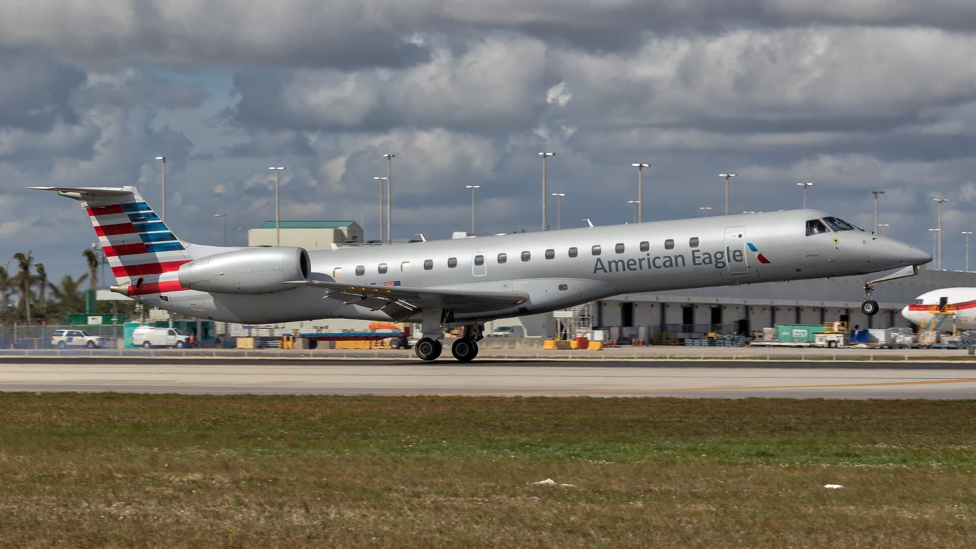 N676AE — Embraer