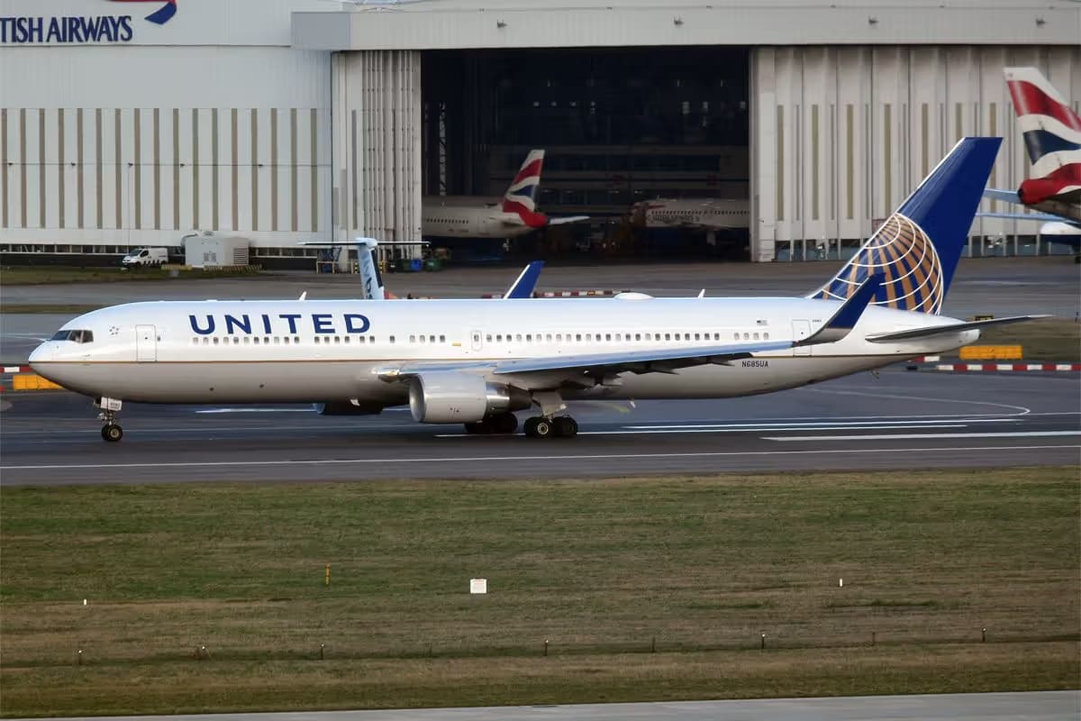 N685UA — Boeing