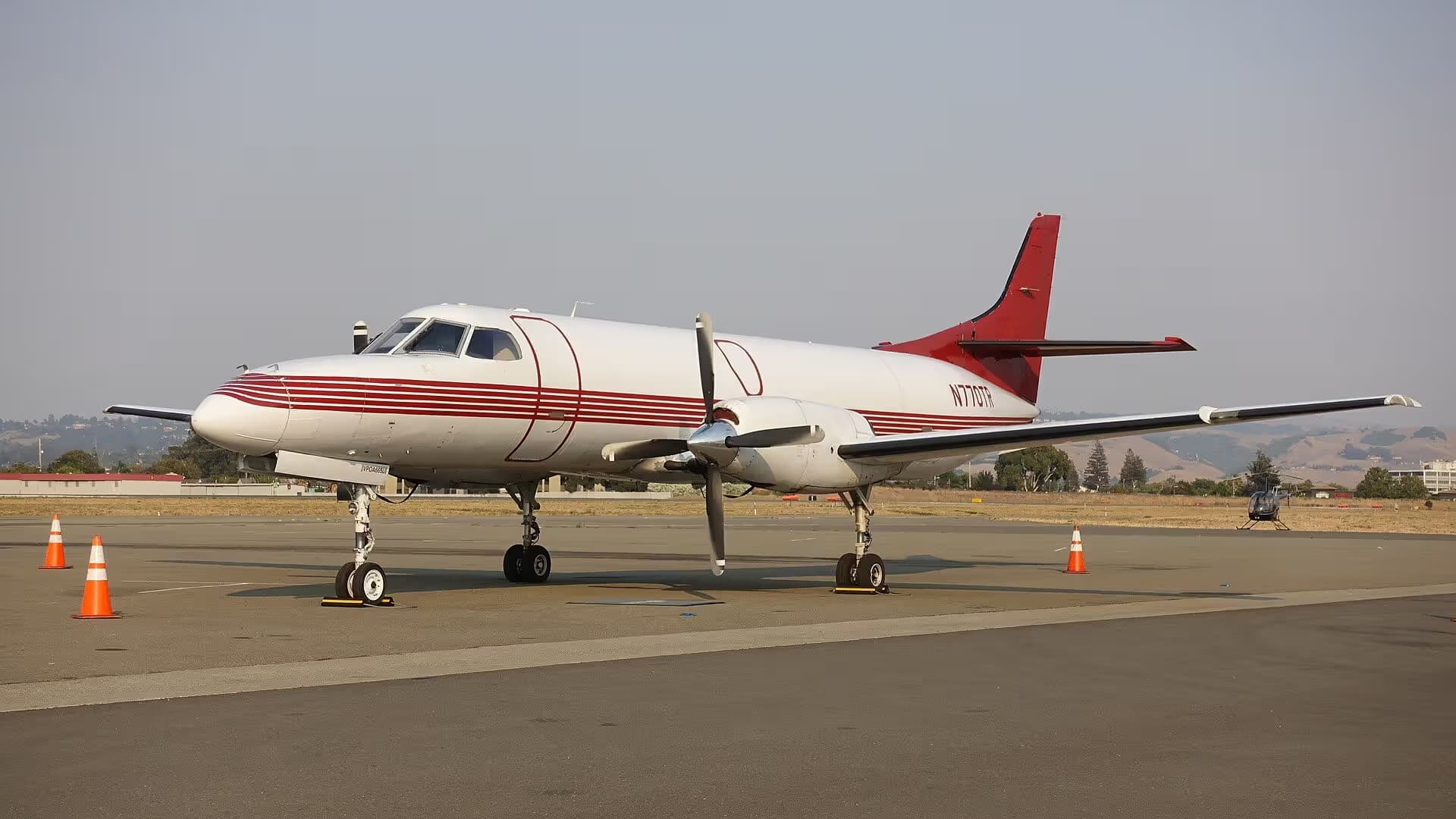 N770TR — Twin-engine aircraft