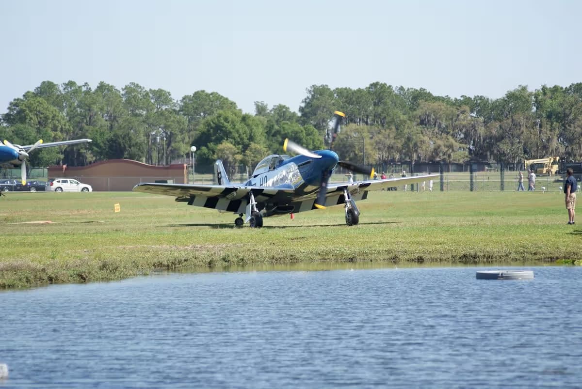 Unidentified — Single-engine aircraft