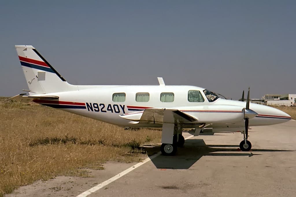 N9240Y — Twin-engine aircraft
