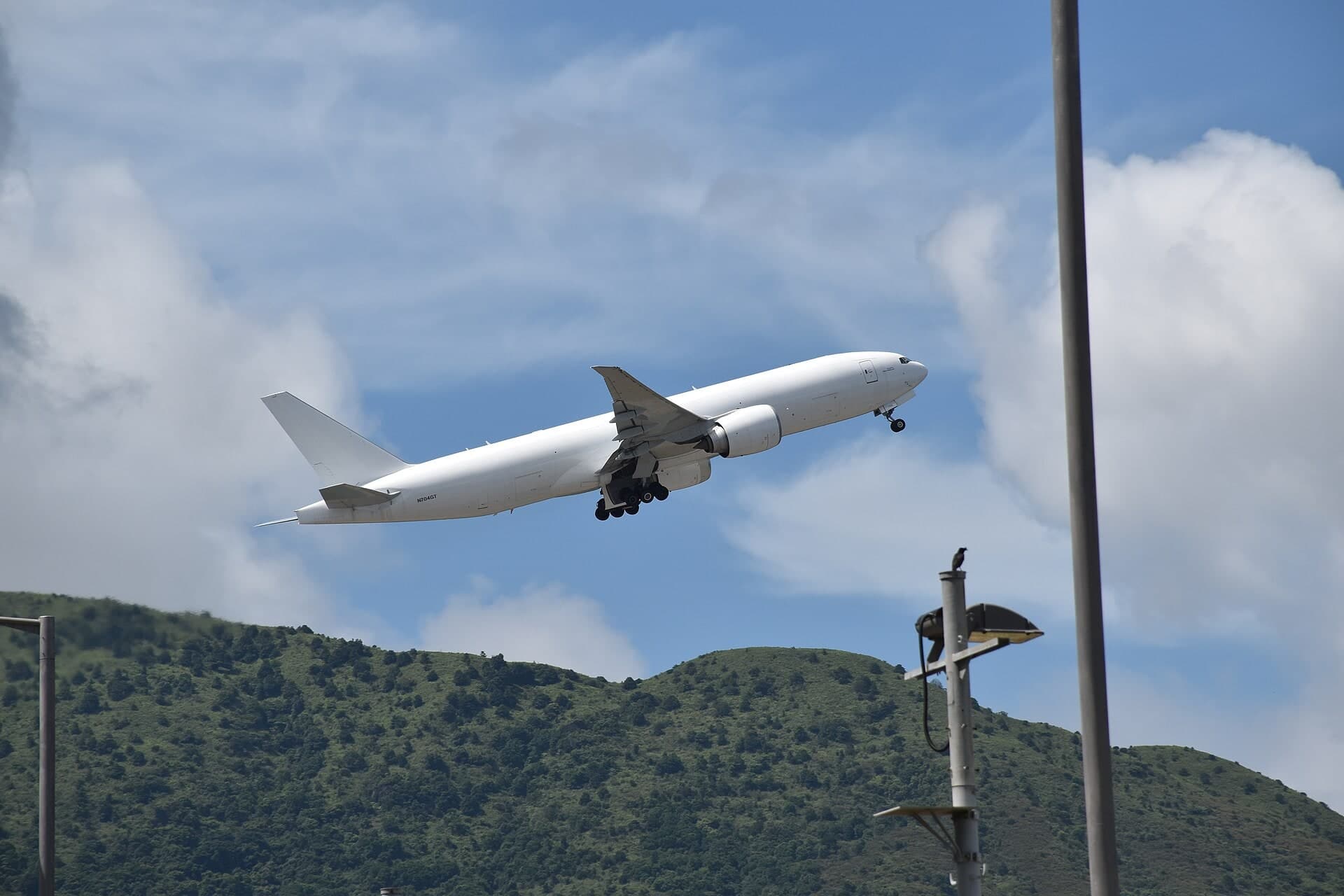 N704GT — Twin-engine aircraft