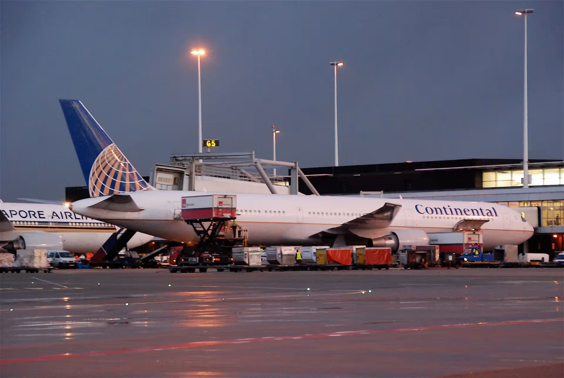 N68061 — Twin-engine aircraft