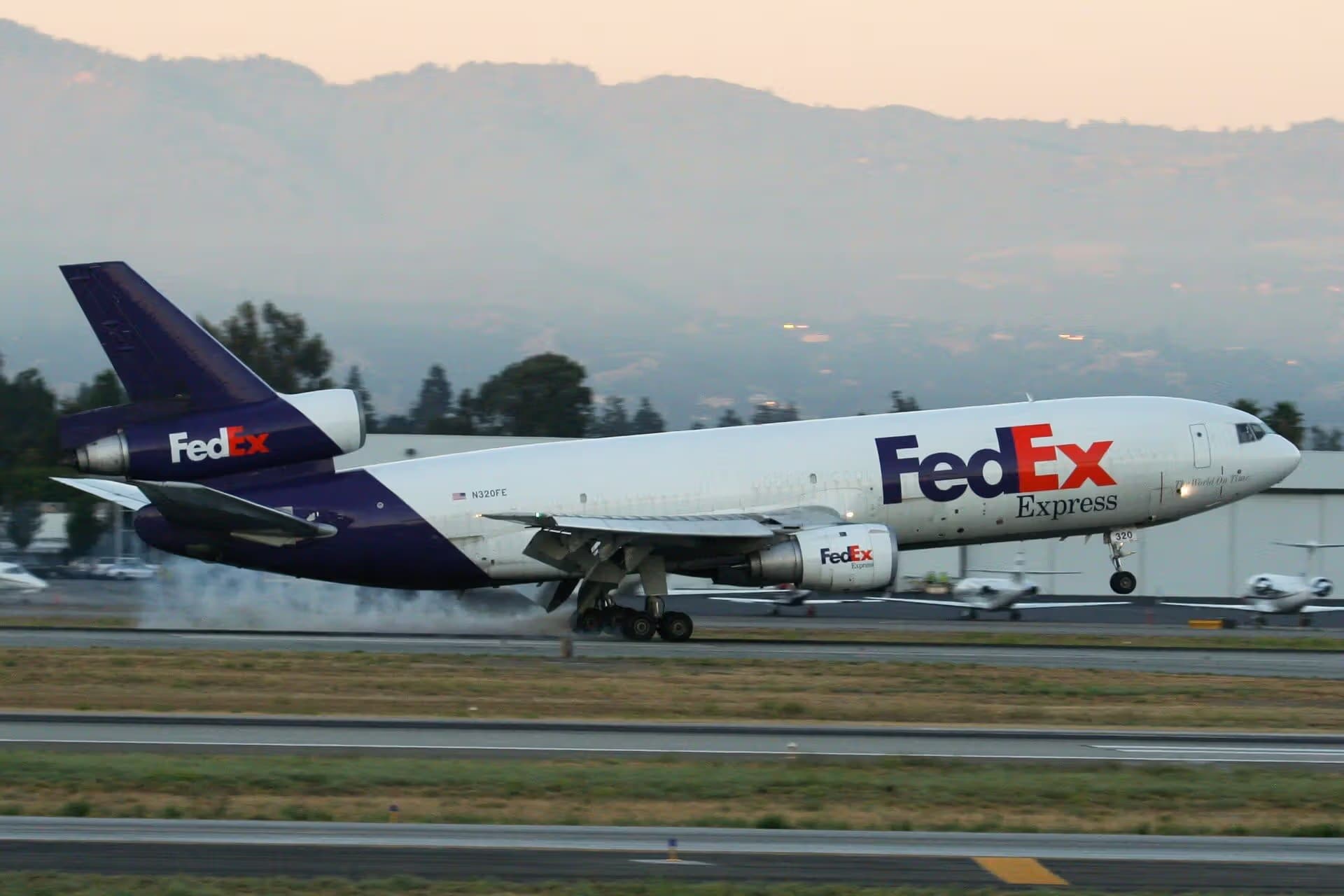N320FE — Douglas