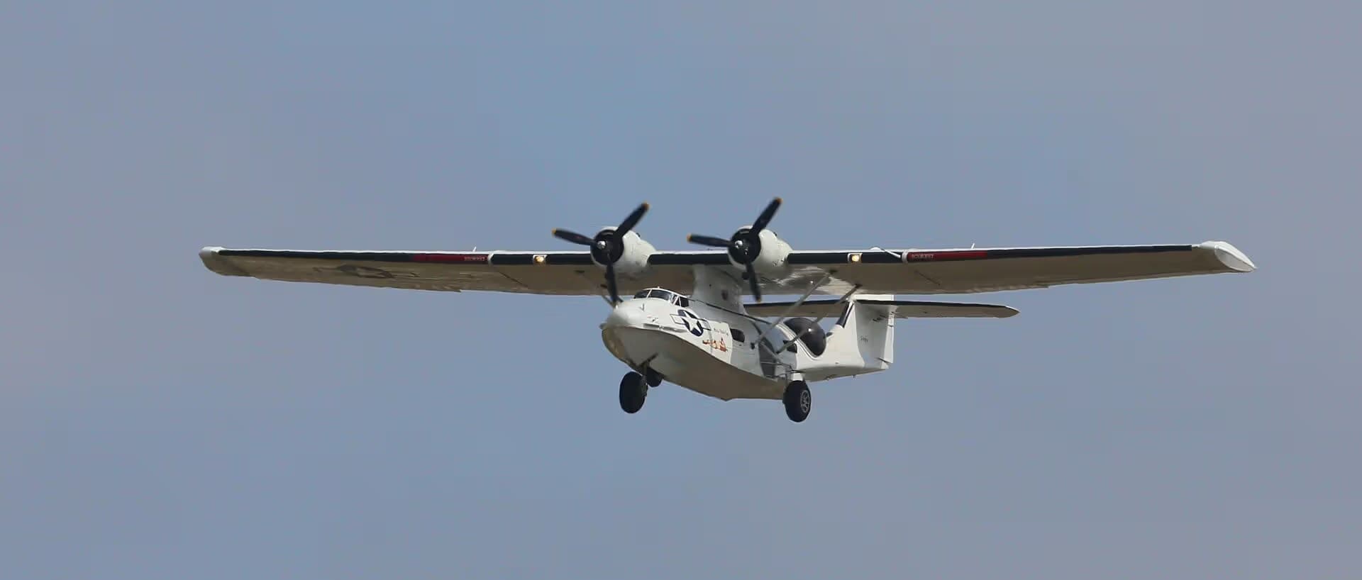 Unidentified — Twin-engine aircraft