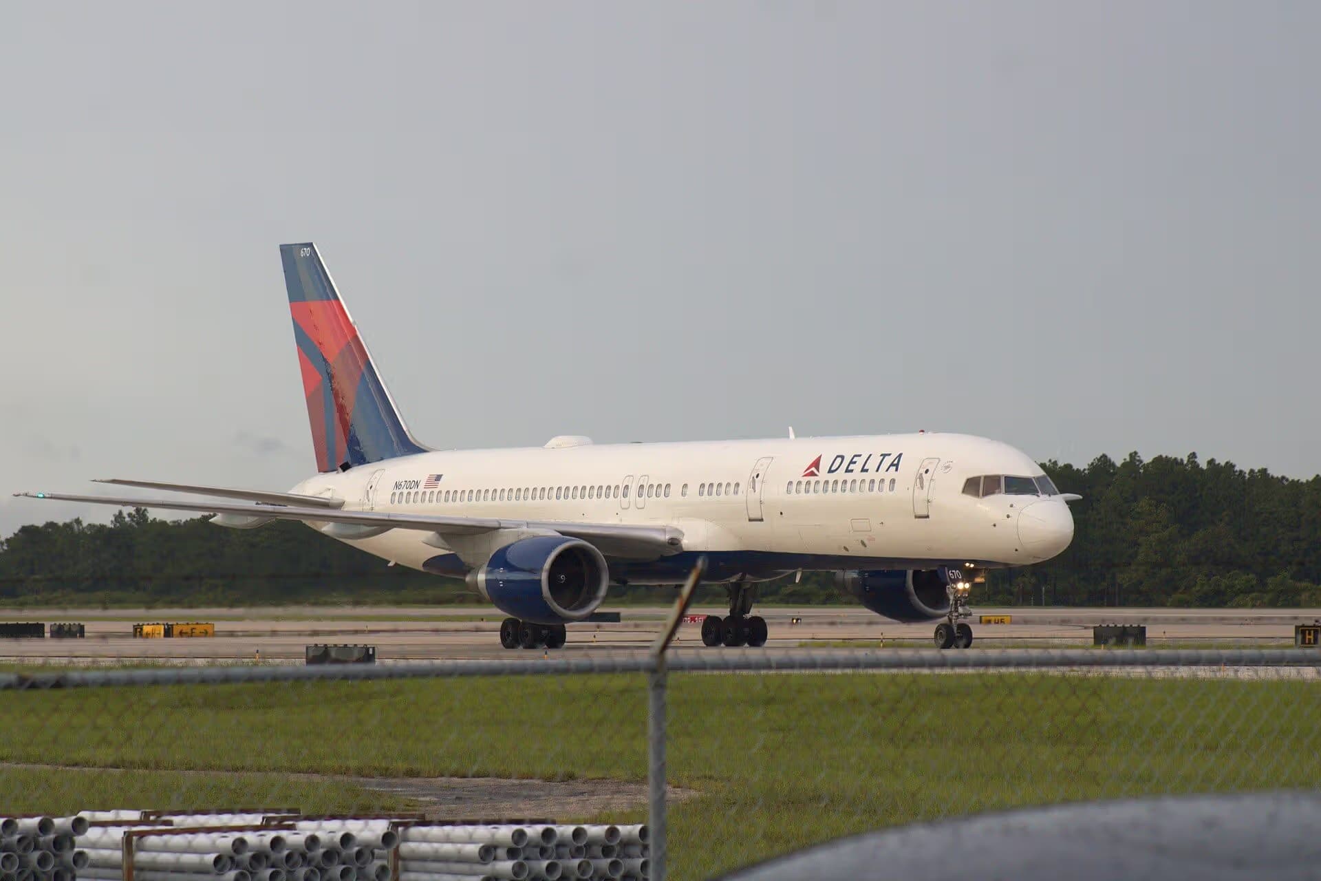 N670DN — Twin-engine aircraft