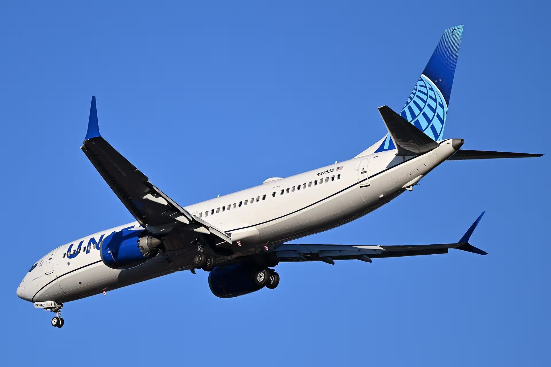 N27539 — Twin-engine aircraft