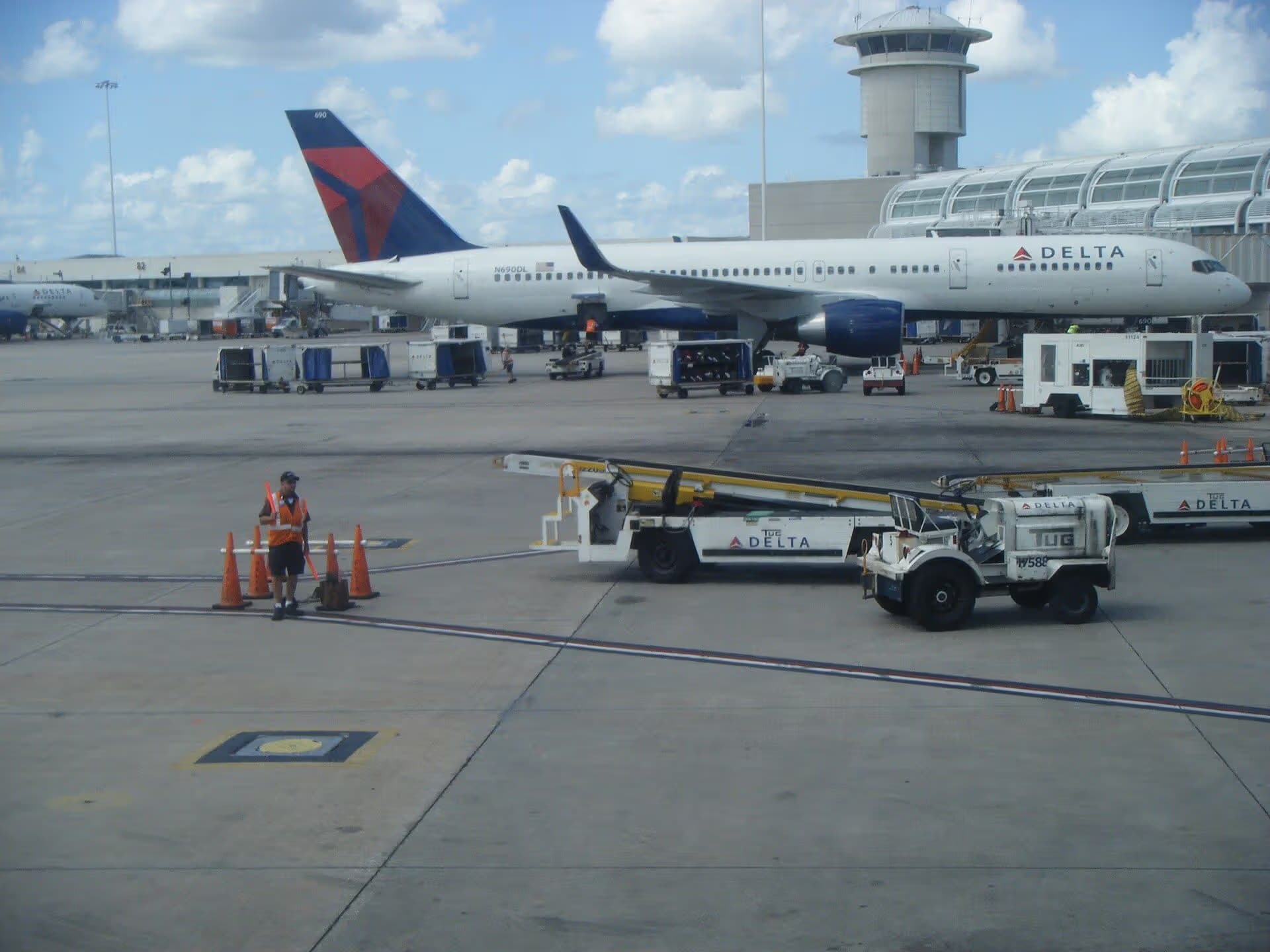 N690DL — Boeing at Orlando International Airport