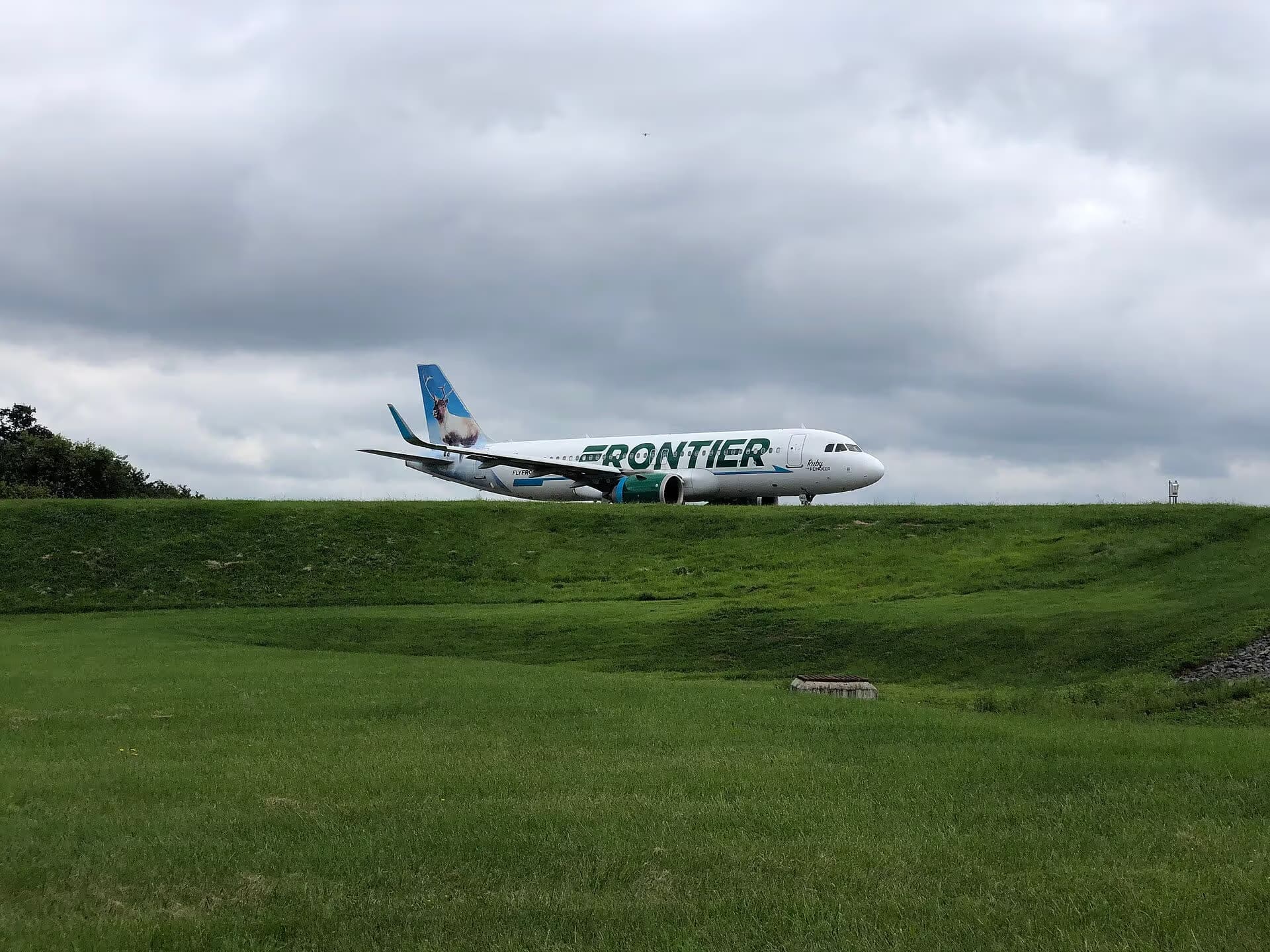 Unidentified — Twin-engine aircraft at Trenton Mercer Airport