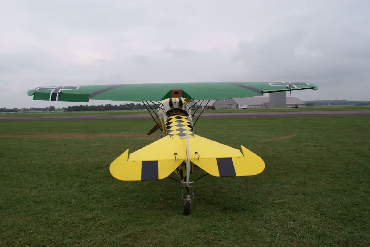 Unidentified — Single-engine aircraft