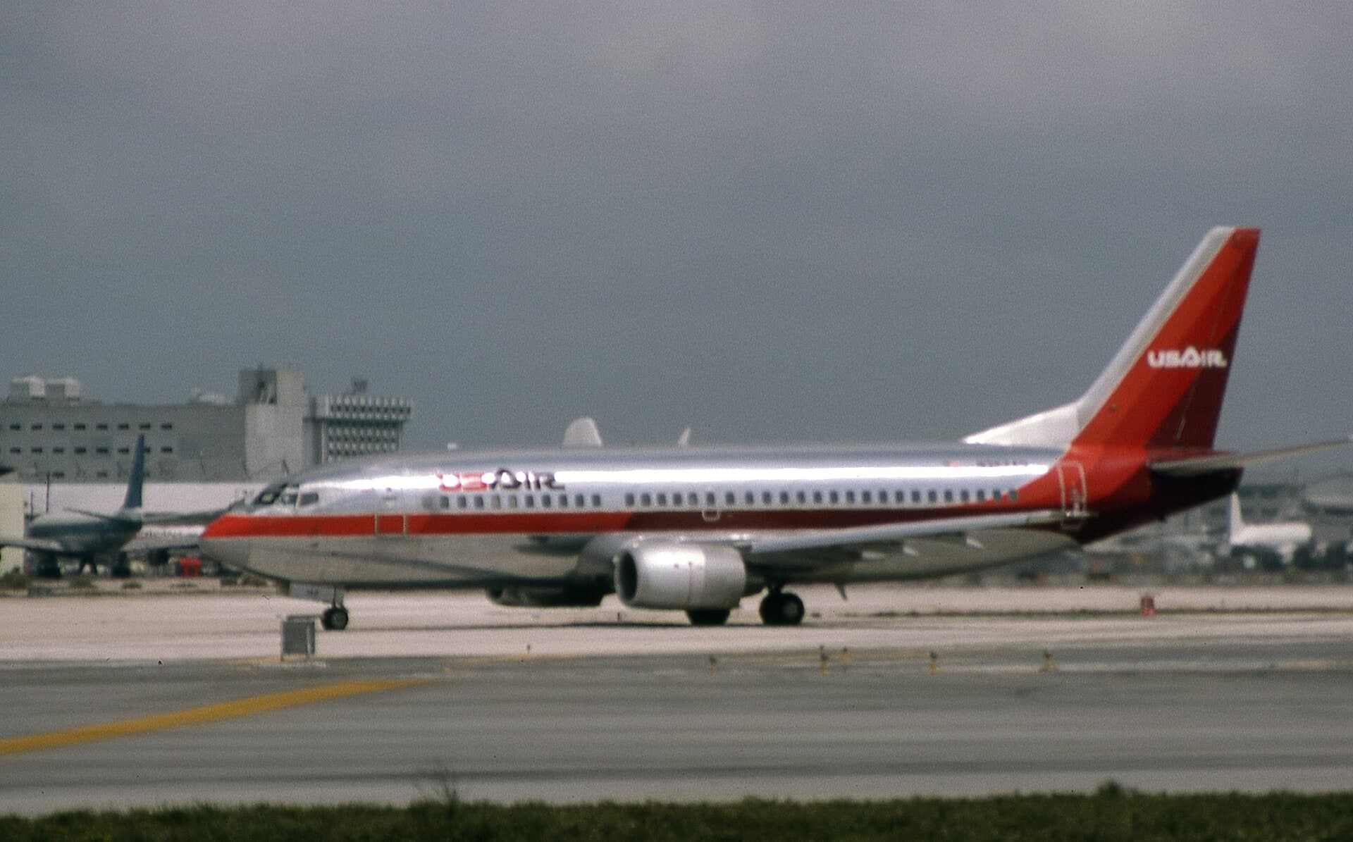N382AU — Twin-engine aircraft