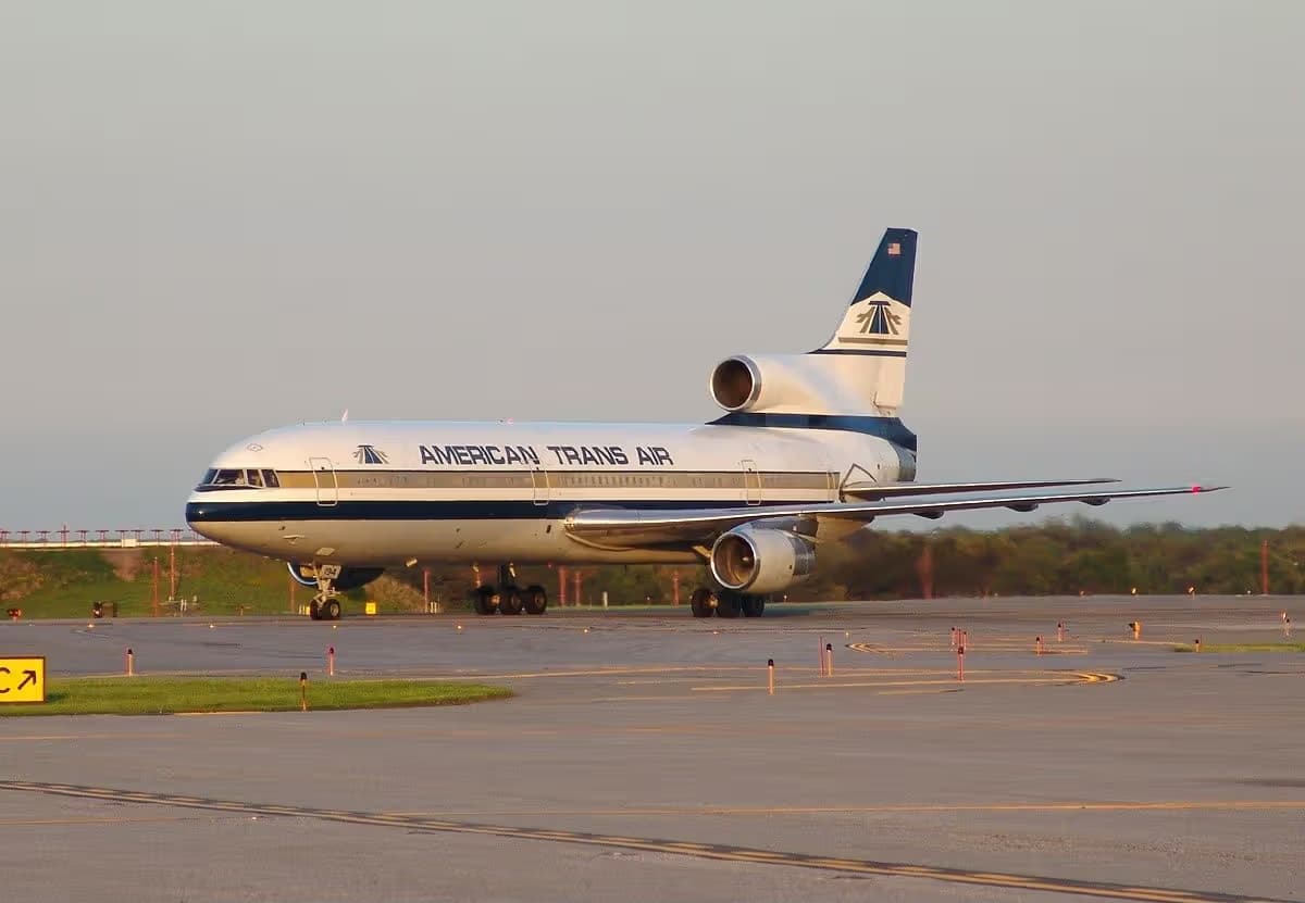 N194AT — Lockheed