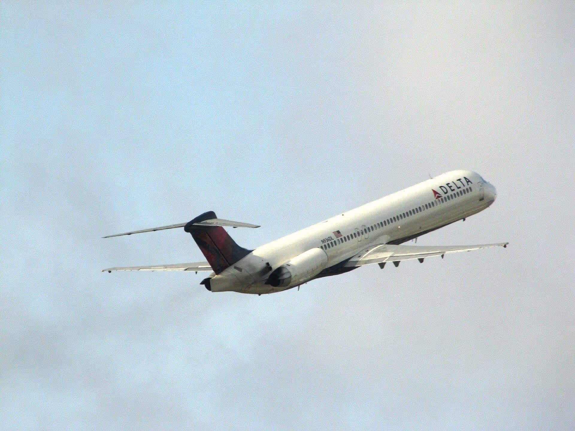 N936DL — Twin-engine aircraft