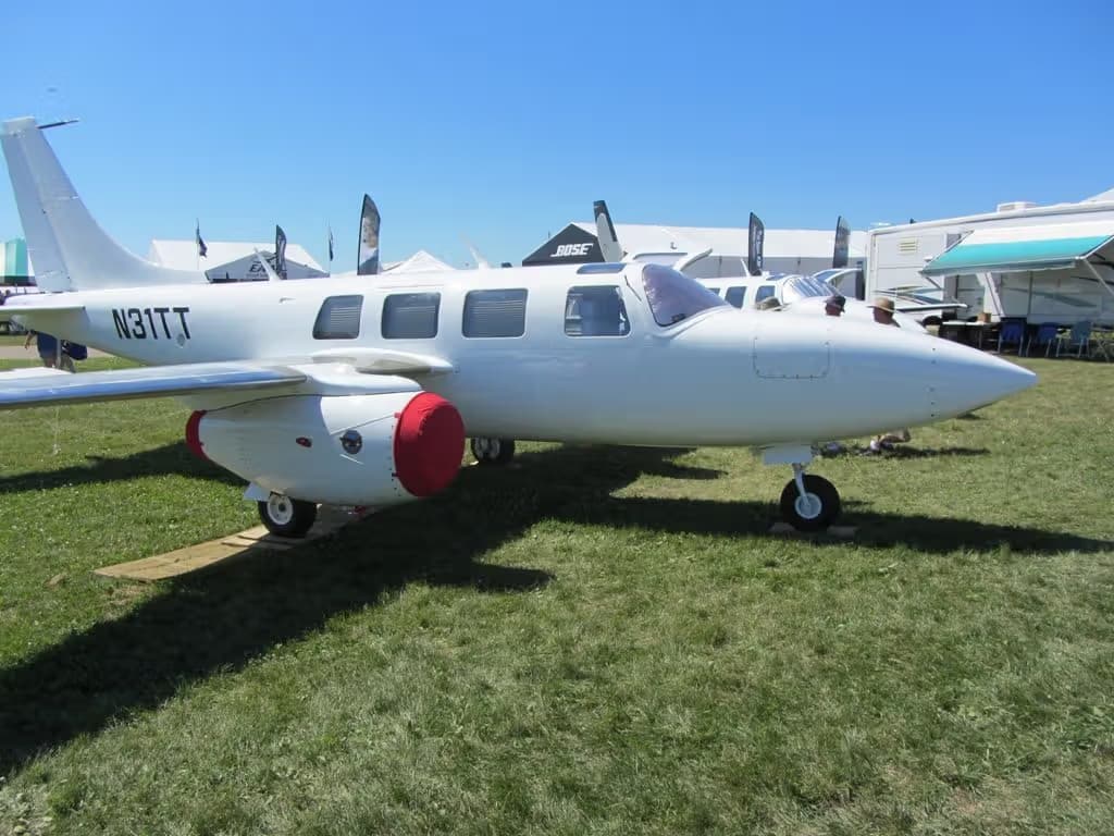 N31TT — Twin-engine aircraft