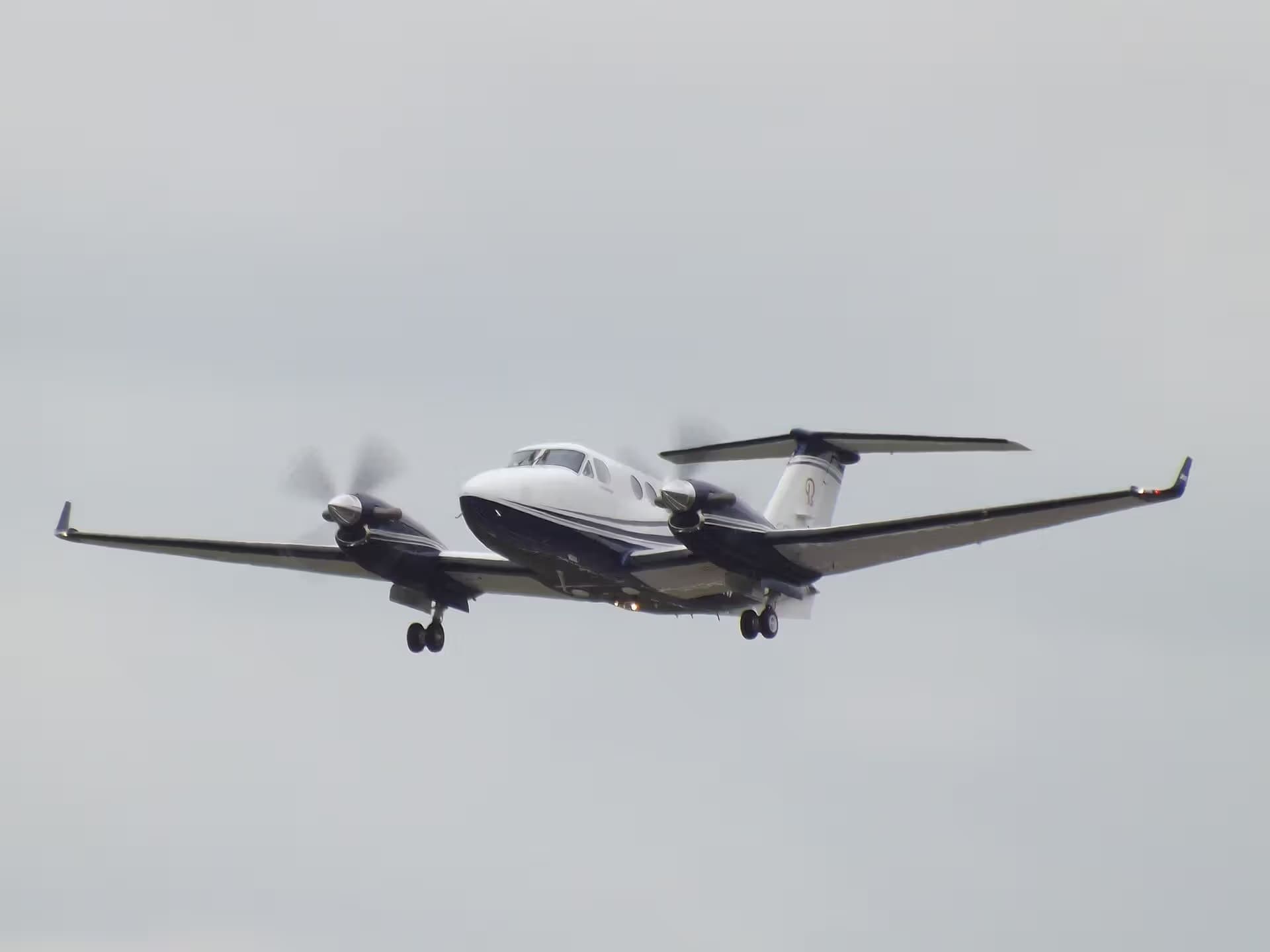 N239KF — Twin-engine aircraft