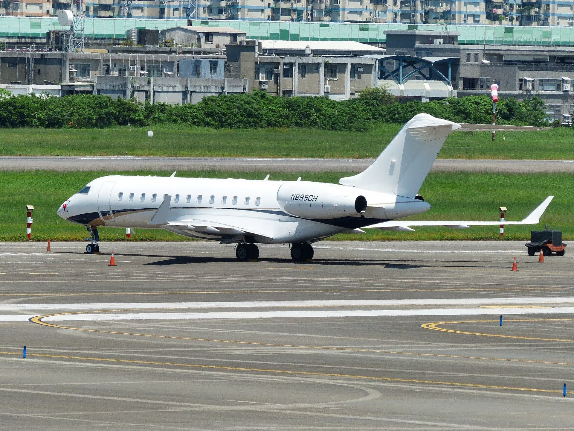 N899CH — Business jet