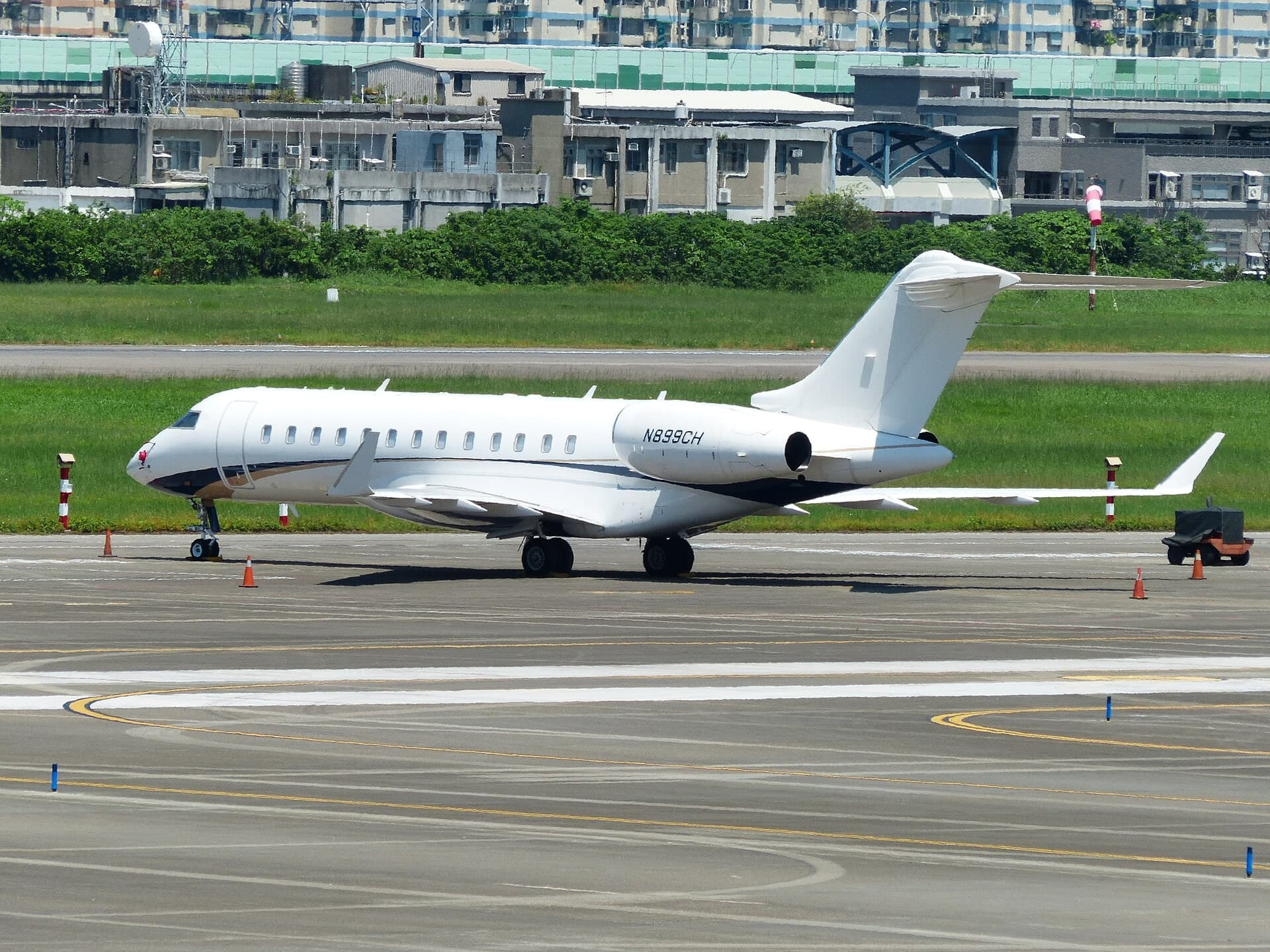 N899CH — Business jet