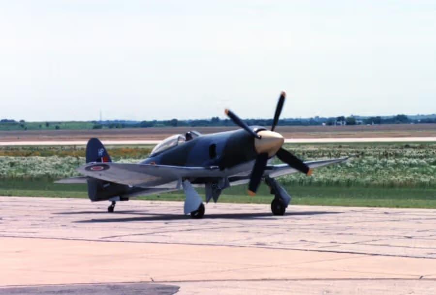 Unidentified — Single-engine aircraft