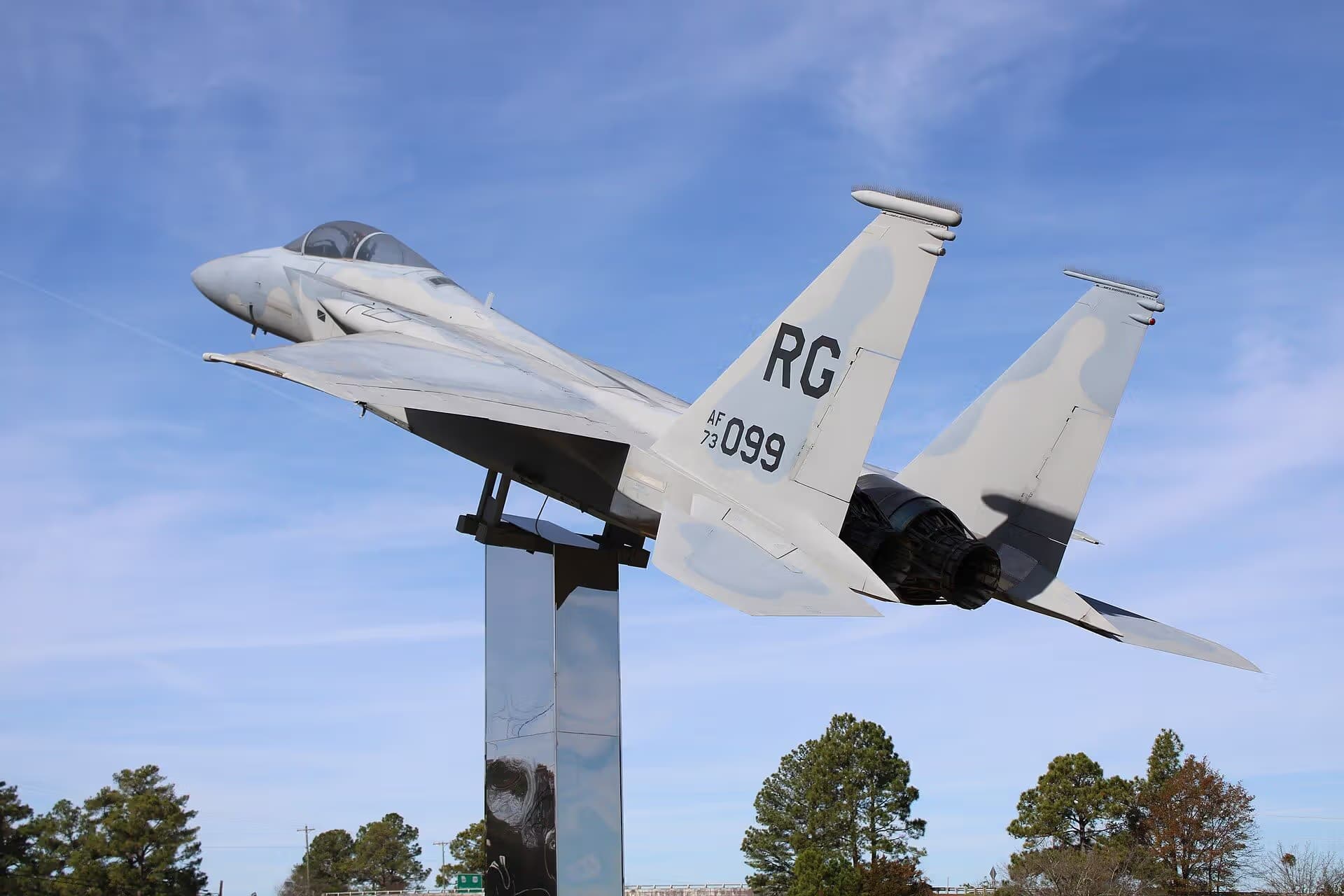 Unidentified — Twin-engine aircraft