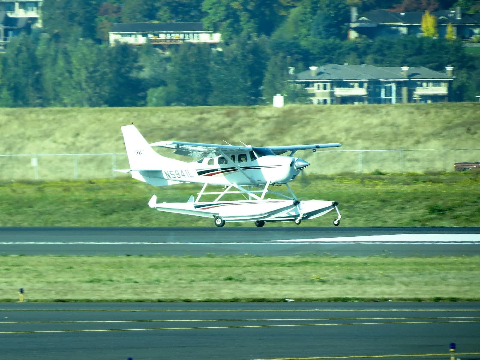 N5841L — Single-engine aircraft