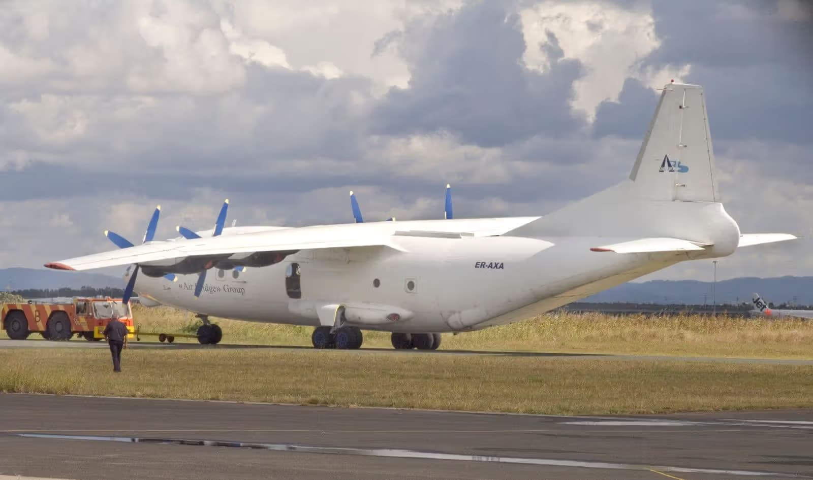 ER-AXA — Antonov
