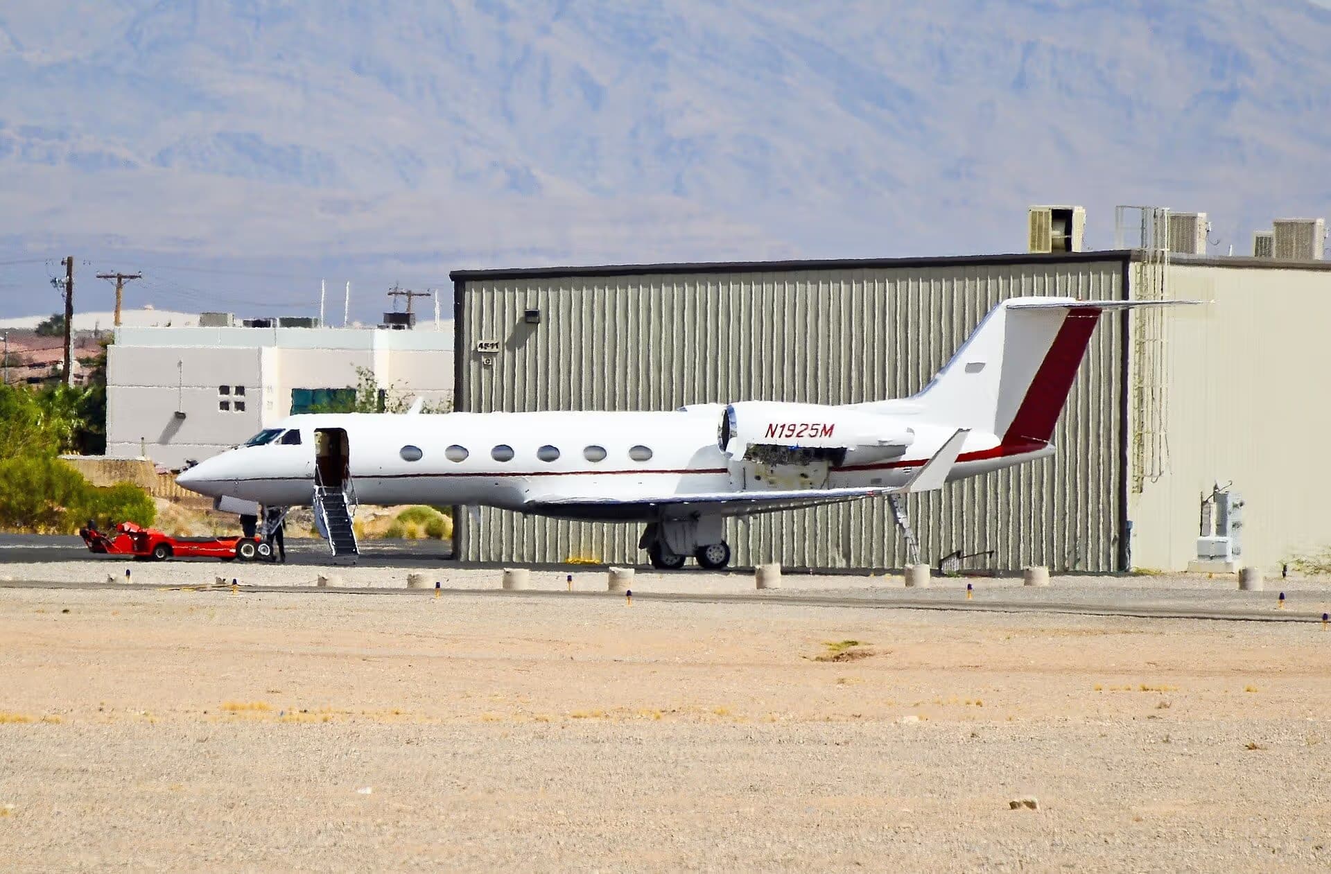 N1925M — Business jet