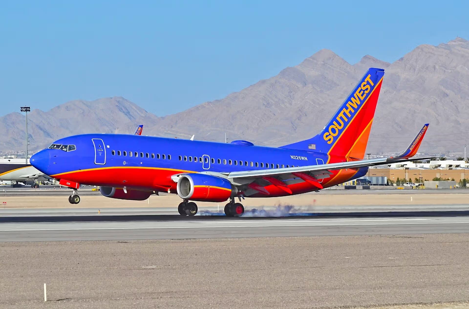 N226WN — Twin-engine aircraft
