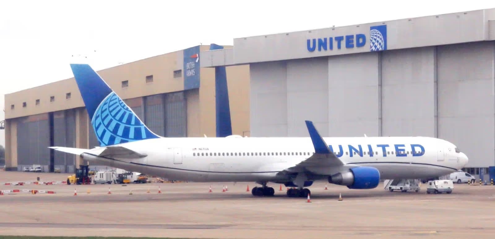 N671UA — Boeing