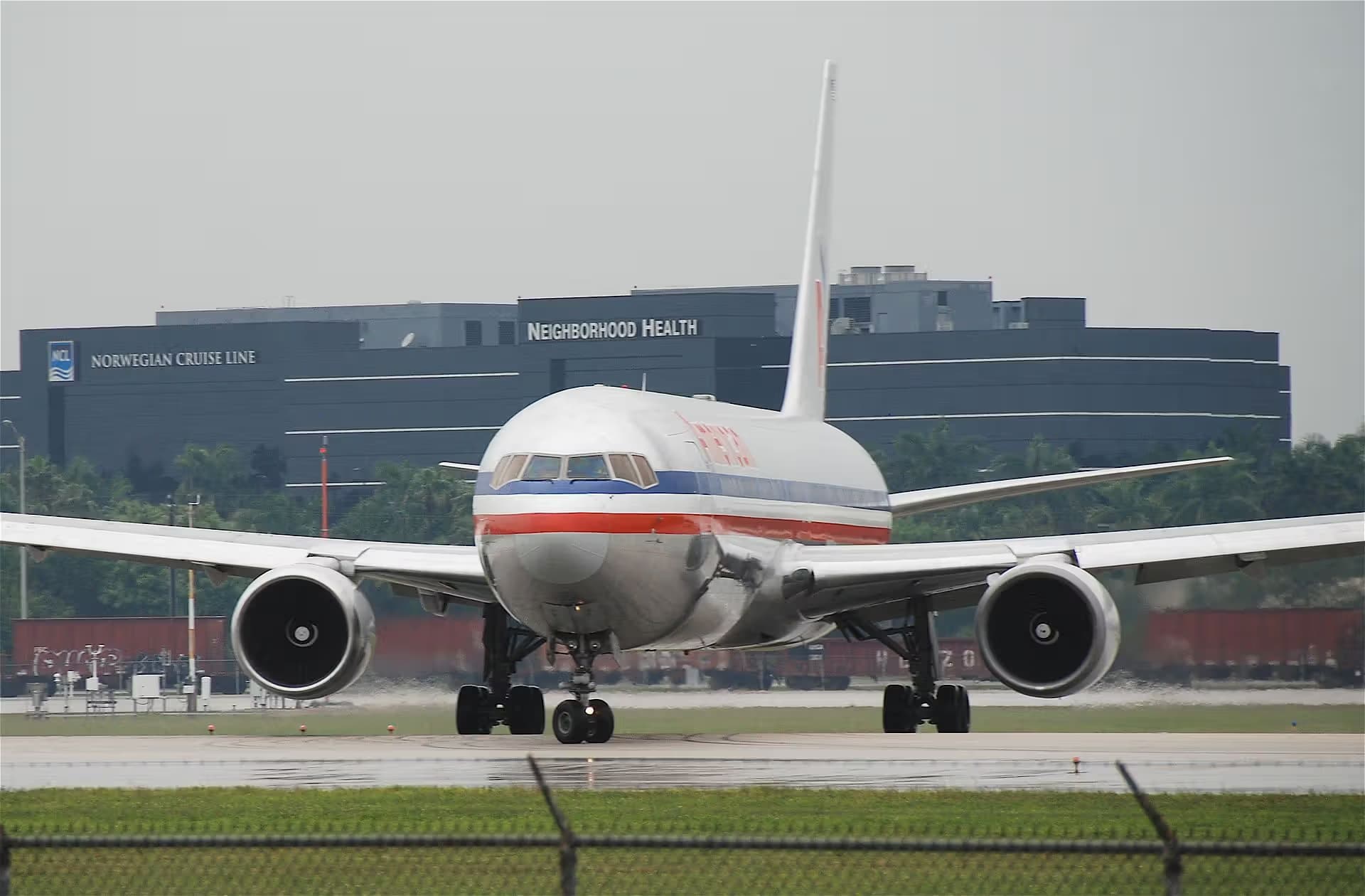 N352AA — Twin-engine aircraft