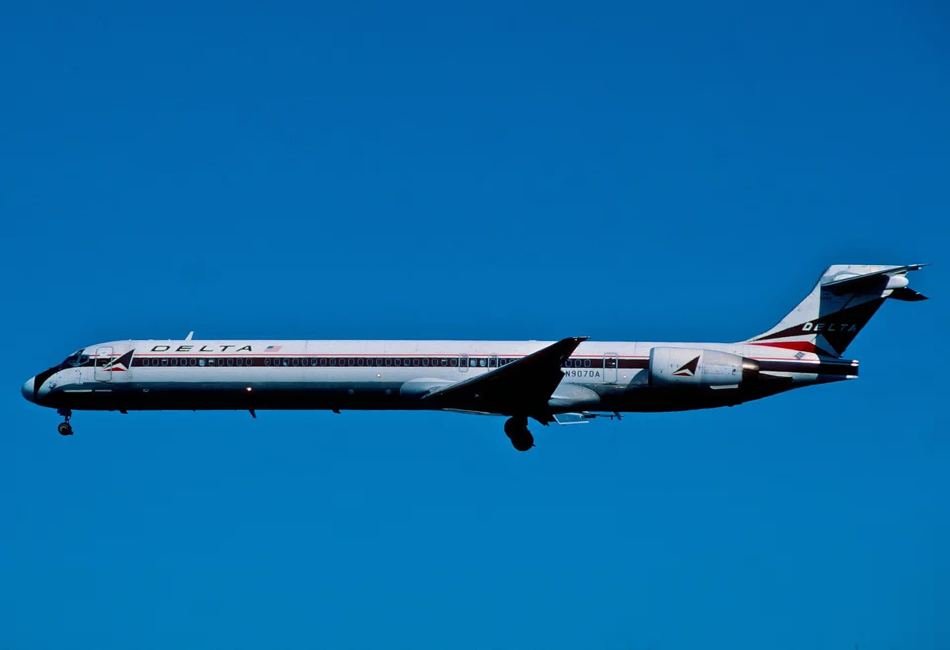 N907DA — Douglas