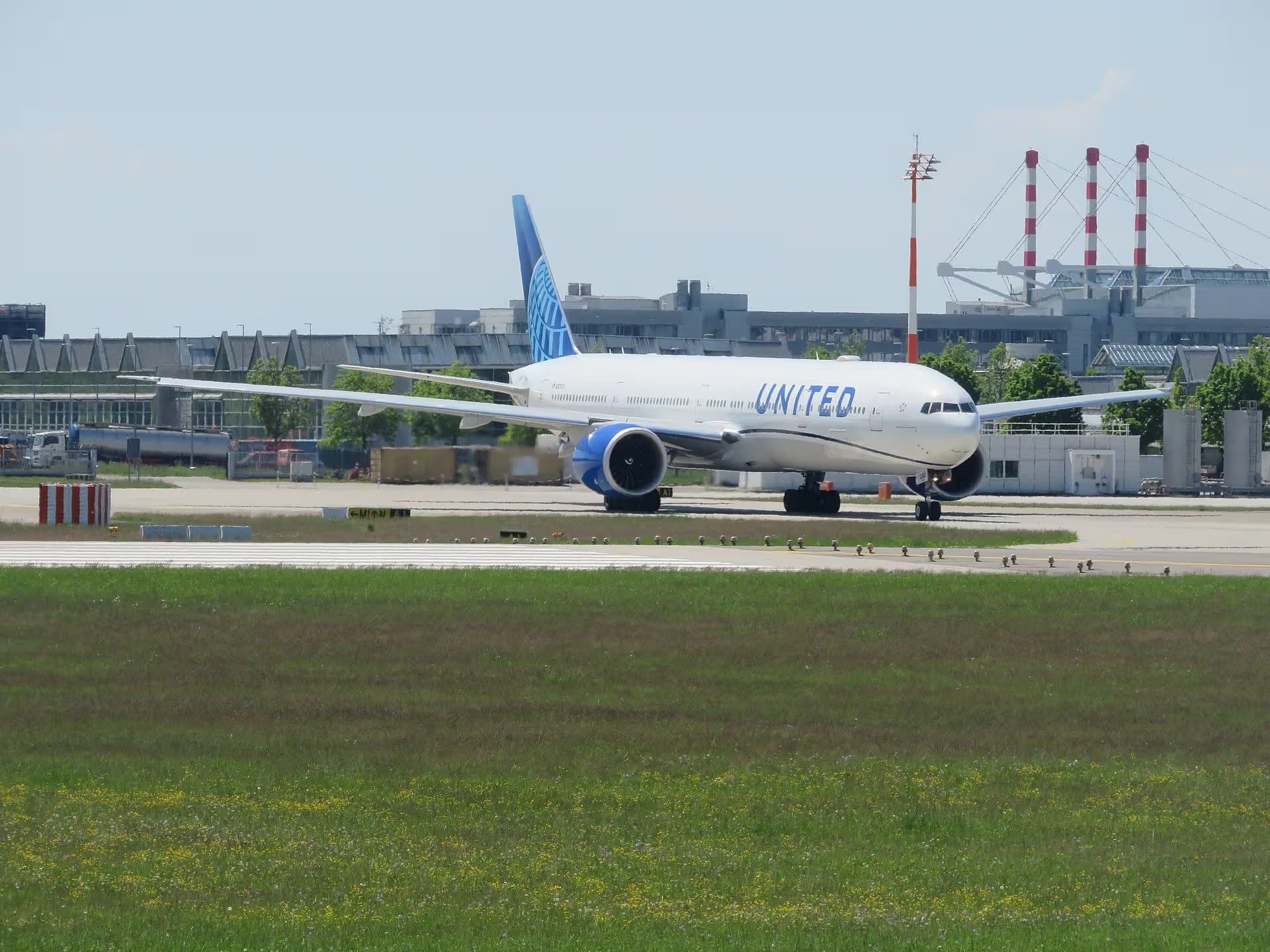 N2250U — Twin-engine aircraft