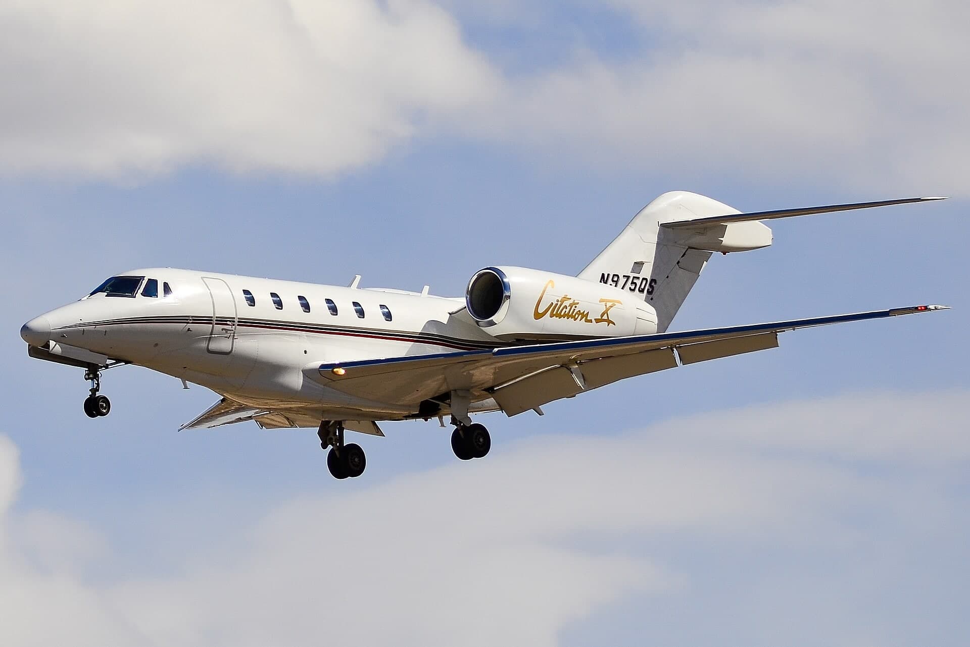 N975QS — Business jet