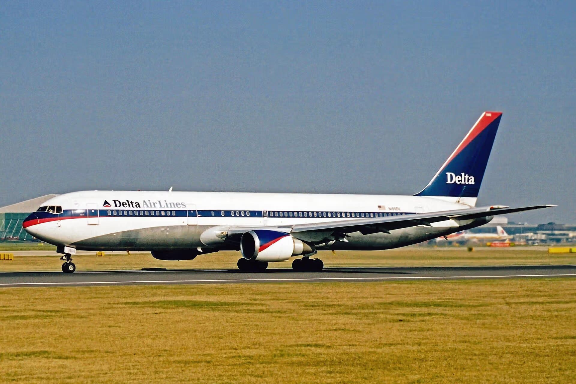 N155DL — Twin-engine aircraft