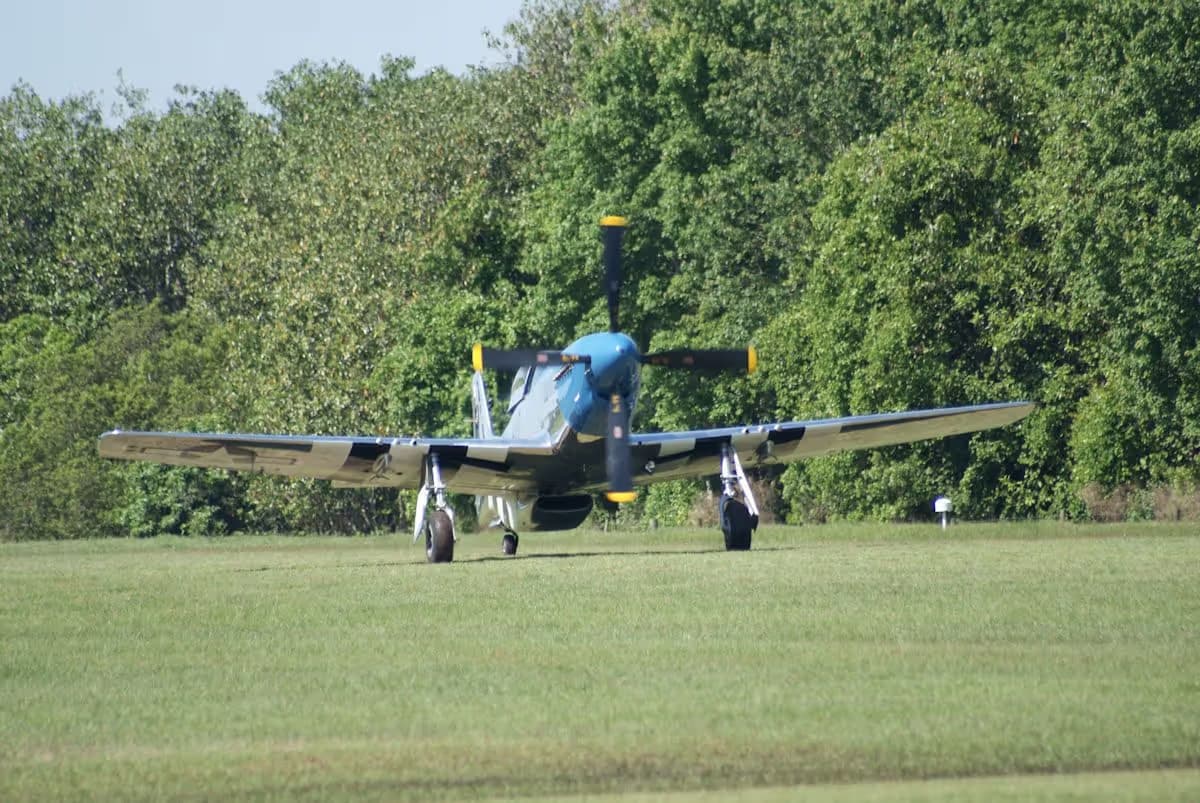 Unidentified — Single-engine aircraft